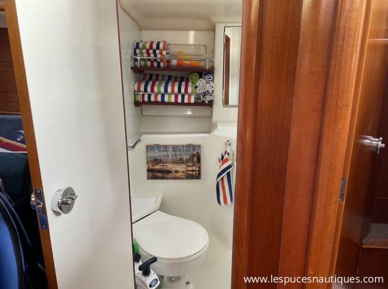 beneteau-352-35-pieds-toilette.jpg